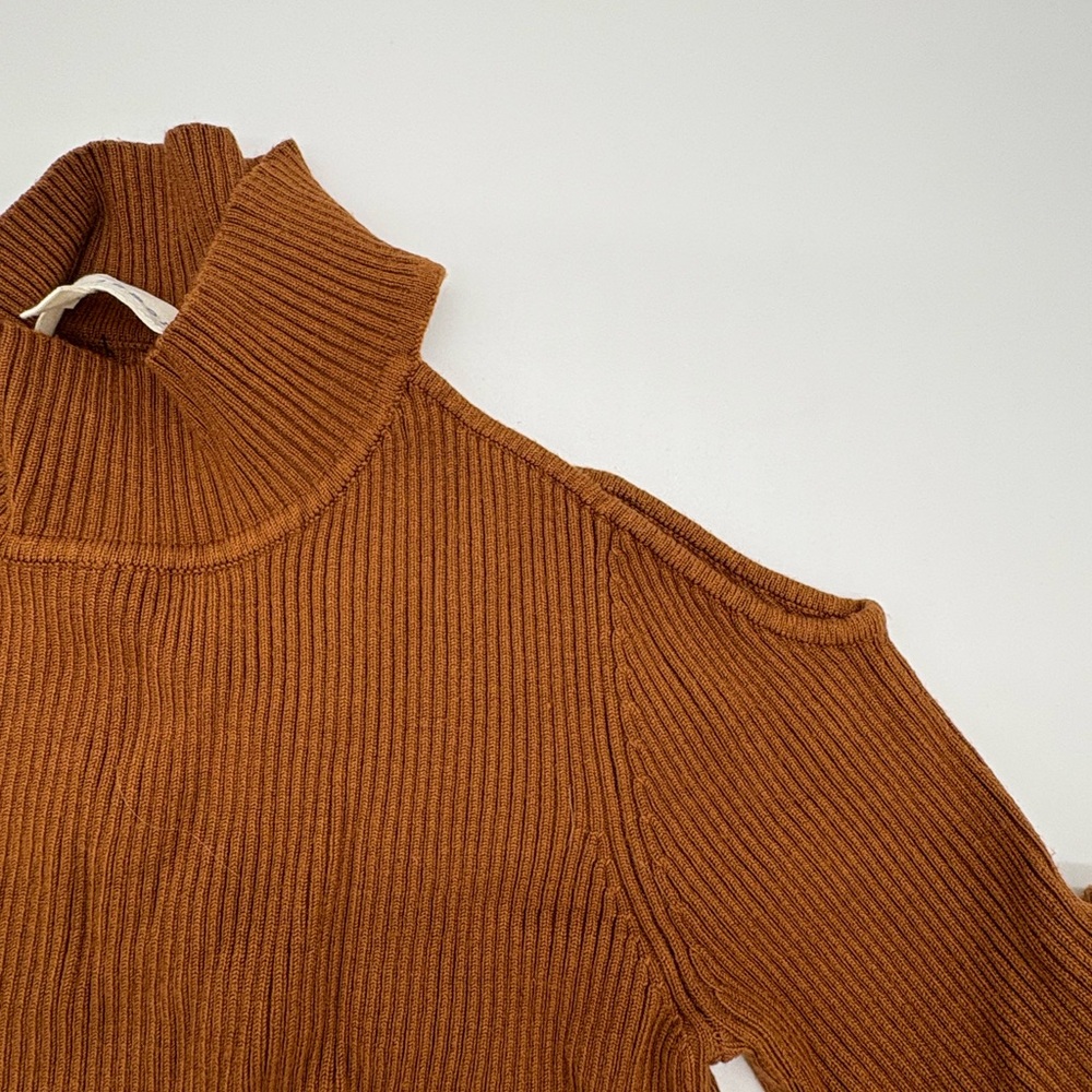 Cozy Brown Ribbed Sweater - Picture 2 of 3
